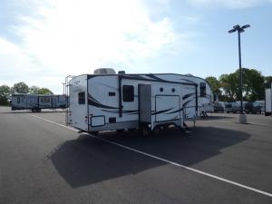 Cougar Half-Ton 29RKS Photo