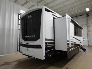 Pinnacle 38FBRK Photo