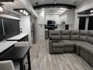 Pinnacle 38FBRK Photo