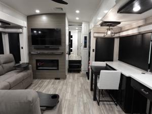Pinnacle 38FBRK Photo