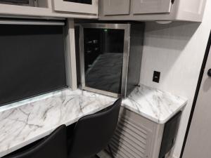 Apex Ultra-Lite 242BARV Photo