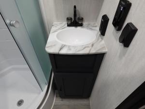 Apex Ultra-Lite 242BARV Photo