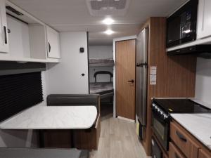 Passport Classic 214BH Photo