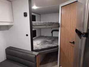 Passport Classic 214BH Photo