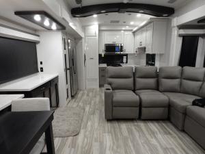 Pinnacle 38FBRK Photo