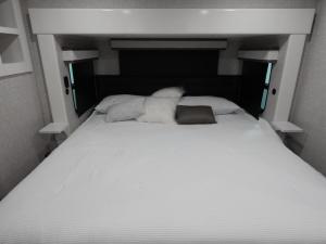 Pinnacle 38FBRK Photo