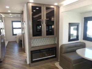 Accolade 37M Photo
