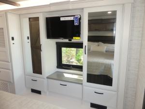 Accolade 37M Photo