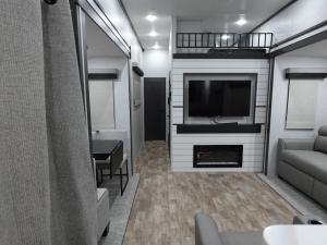Hampton 388FKL Photo