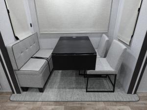 Hampton 388FKL Photo