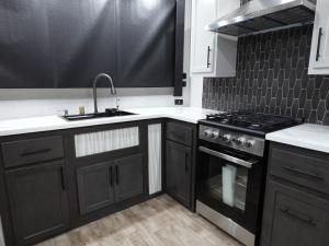 Hampton 388FKL Photo