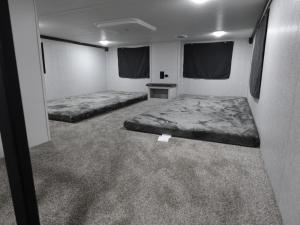 Hampton 388FKL Photo