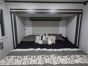 Hampton 388FKL Photo
