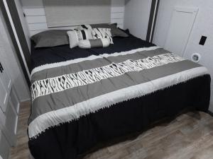Hampton 388FKL Photo
