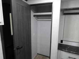 Hampton 388FKL Photo