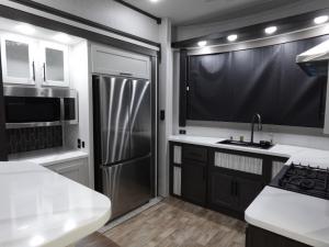 Hampton 388FKL Photo