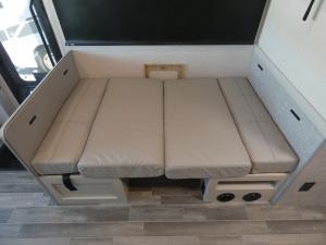 Admiral 29M Photo