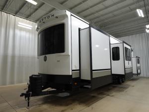 Hampton 388FKL Photo