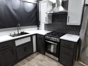 Hampton 388FKL Photo