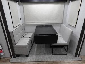 Hampton 388FKL Photo