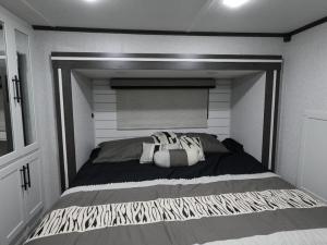 Hampton 388FKL Photo