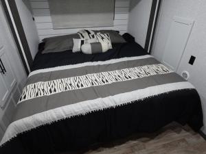 Hampton 388FKL Photo