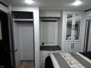 Hampton 388FKL Photo