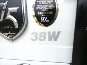Discovery 38W Photo
