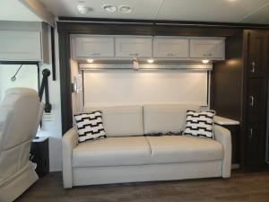 Riviera 39BH Photo