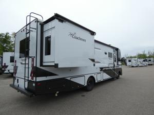 Pursuit 31ES Photo