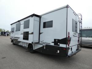 Pursuit 31ES Photo
