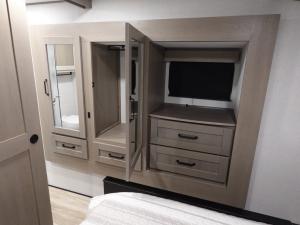 Reflection 303RLS Photo