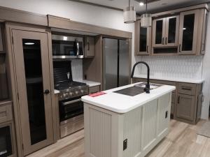 Reflection 303RLS Photo