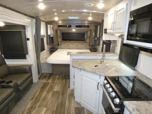 Cougar Half-Ton 22RBS Photo