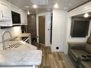 Cougar Half-Ton 22RBS Photo