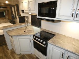 Cougar Half-Ton 22RBS Photo