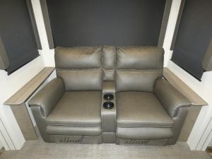 Cougar Half-Ton 22RBS Photo