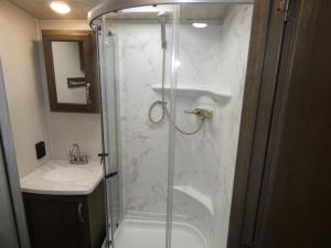 Cougar Half-Ton 22RBS Photo