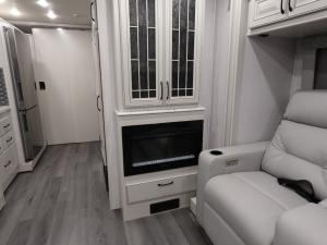 Frontier 34GT Photo