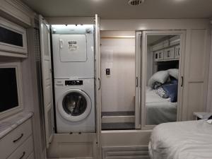 Frontier 34GT Photo