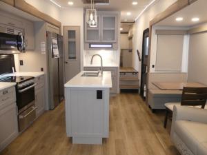 Avenue 32RLS Photo