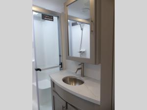 Avenue 32RLS Photo