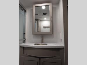 Avenue 32RLS Photo