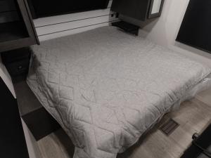 Cougar Half-Ton 28BHS Photo