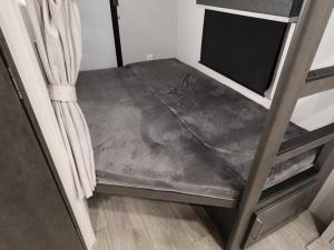 Cougar Half-Ton 28BHS Photo