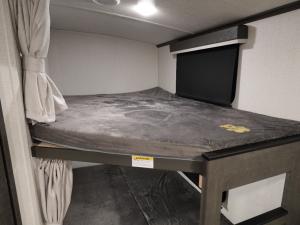 Cougar Half-Ton 28BHS Photo