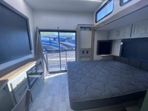 IBEX RV Suite RVS3 Photo