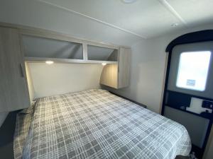 Tracer 24RKS Photo