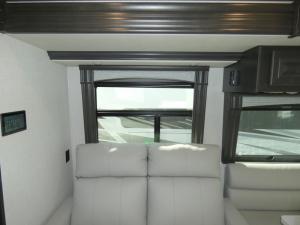 Discovery 38N Photo