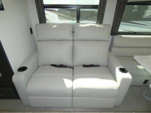 Discovery 38N Photo